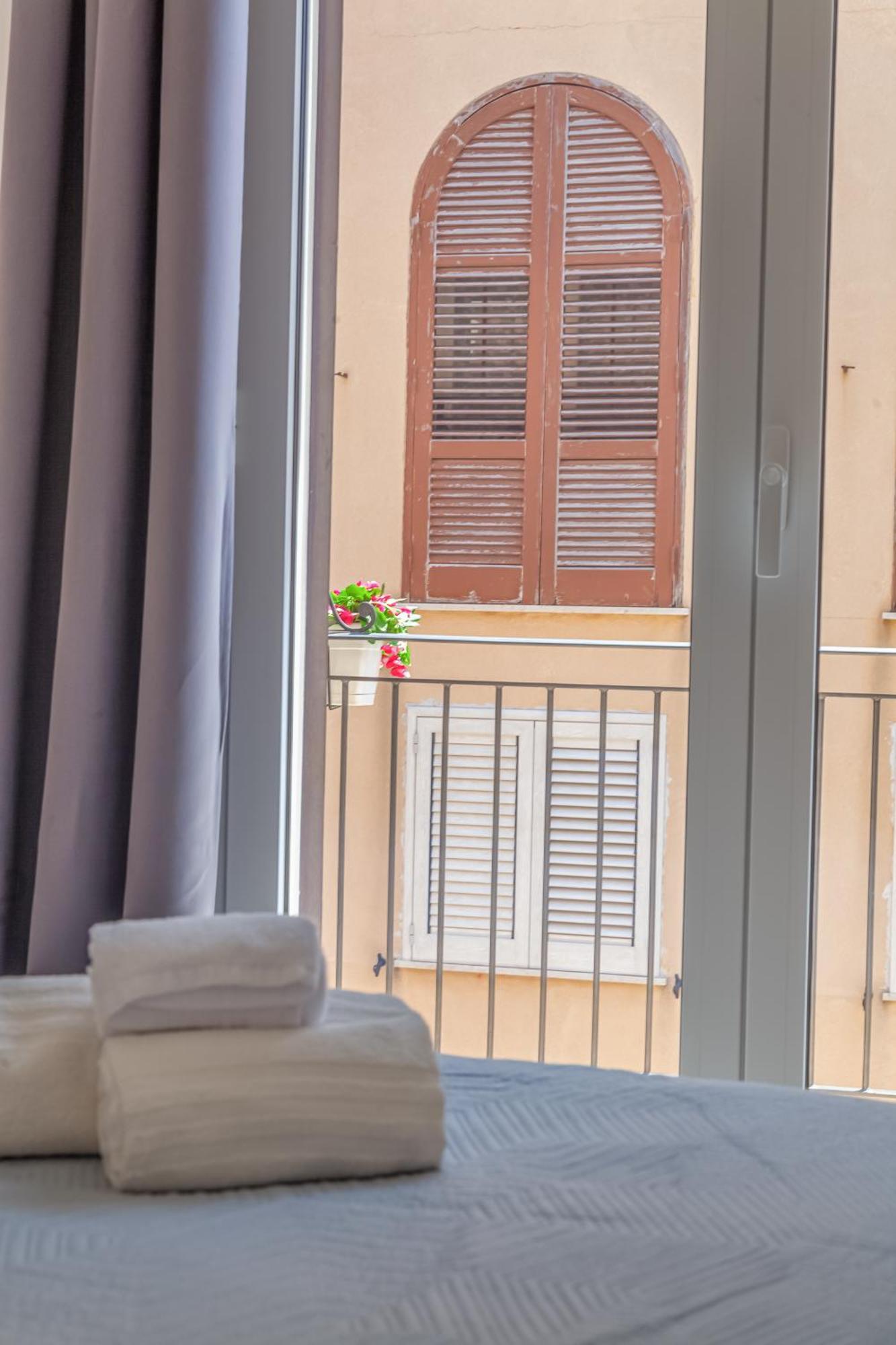 Isgro Rooms Marsala Bagian luar foto