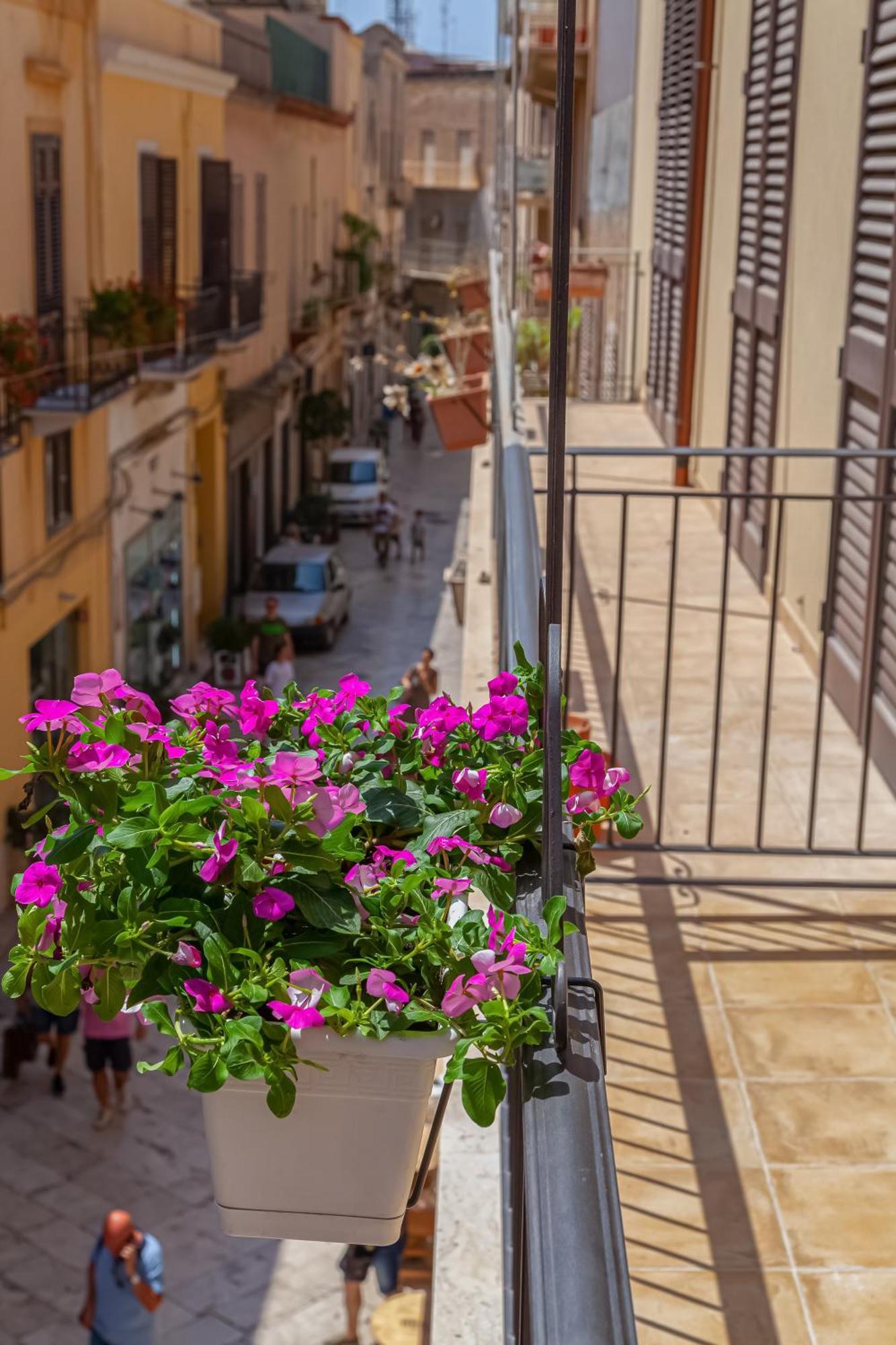 Isgro Rooms Marsala Bagian luar foto