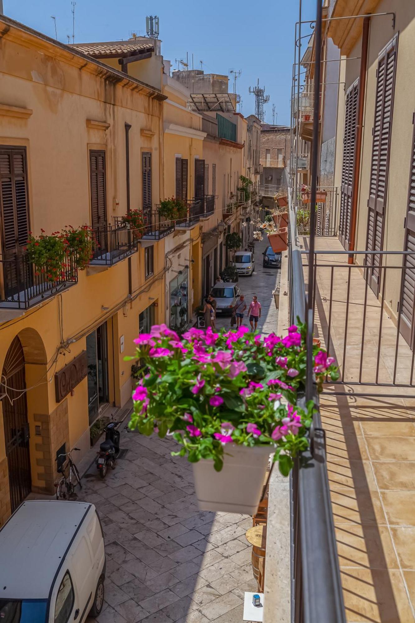 Isgro Rooms Marsala Bagian luar foto