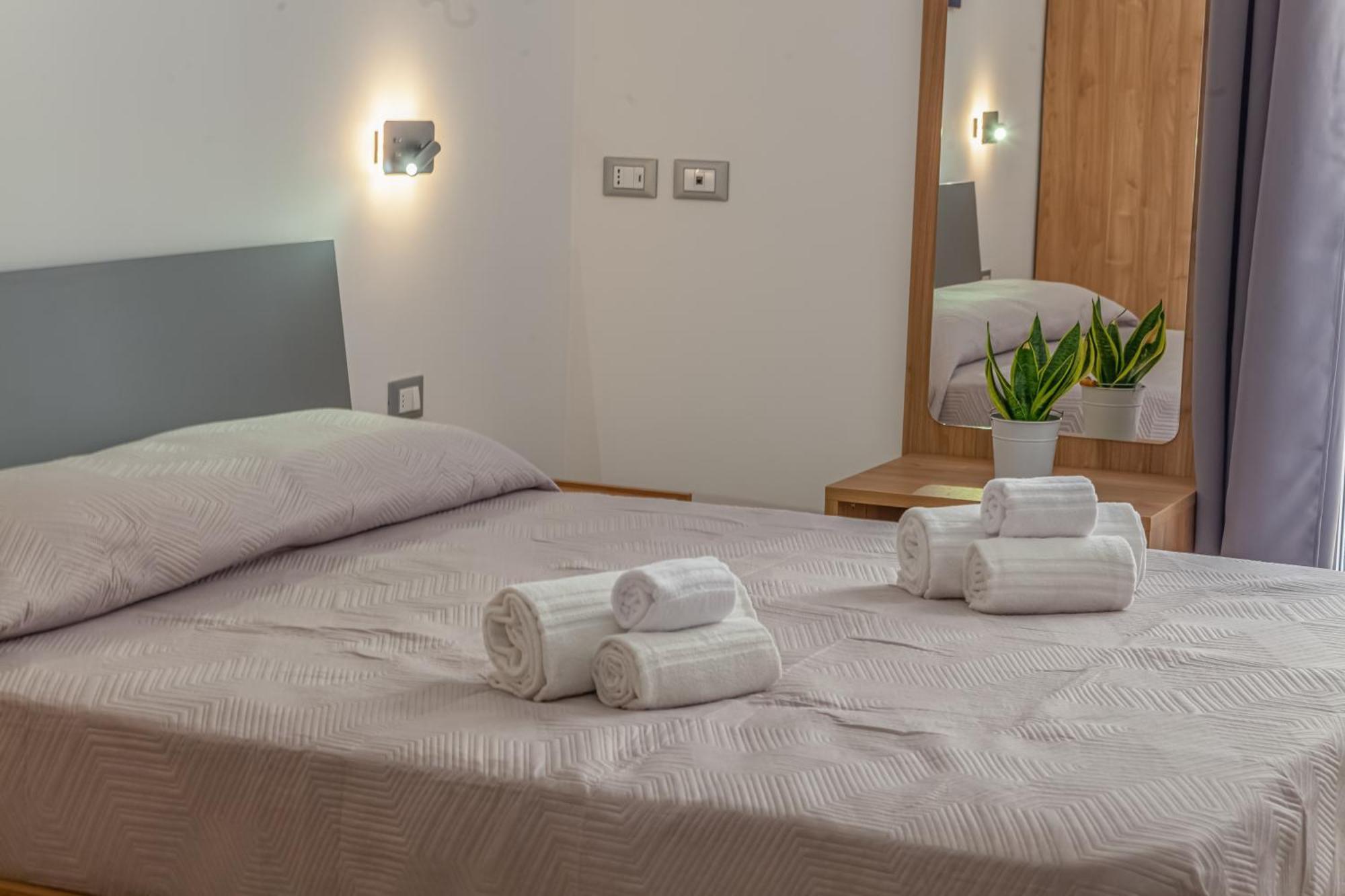 Isgro Rooms Marsala Bagian luar foto
