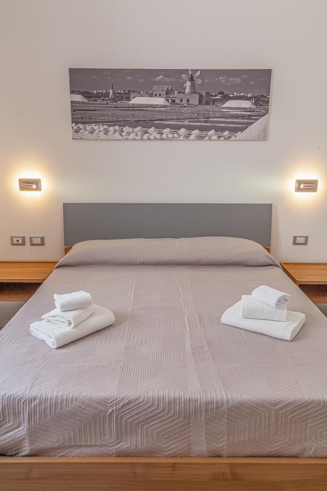 Isgro Rooms Marsala Bagian luar foto
